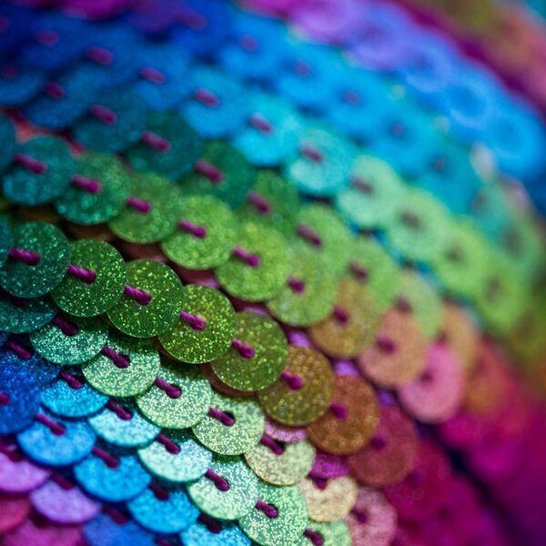 пайетки на нити, цвет пудровый глиттер радужный, диаметр 6 мм