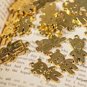 Подвеска металлическая "Мишка", цвет античное золото, 25x14x2 мм