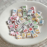 Бусина, акрил "Алфавит английский", квадрат/дуо, белый/микс, 8.5x7.5x4 мм