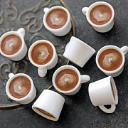 Подвеска из смолы "Капучино", цвет белый/коричневый, 17x22x13.5 мм