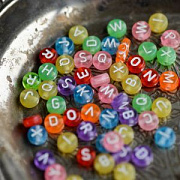 Бусина, акрил "Алфавит английский", плоская, прозрачный цветной микс/белый, 7х4 мм