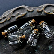 Бутылочка с крышкой, прозрачная, 22x15 мм