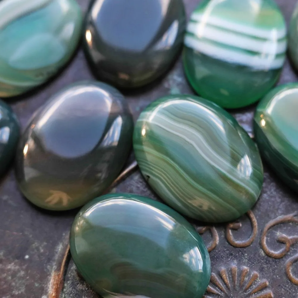 кабошон агат овальный, цвет зеленый, 38-40x28-30x8-10 мм